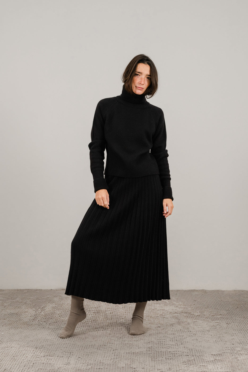 Cashmere Mix Pleated Skirt | Black